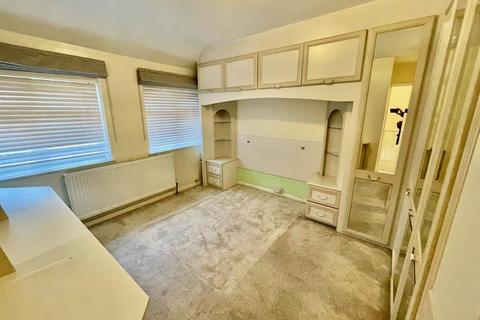 12 Kemble Close, Potters Bar, EN6 5EG