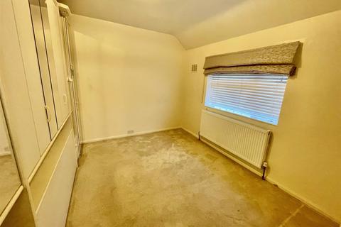 12 Kemble Close, Potters Bar, EN6 5EG