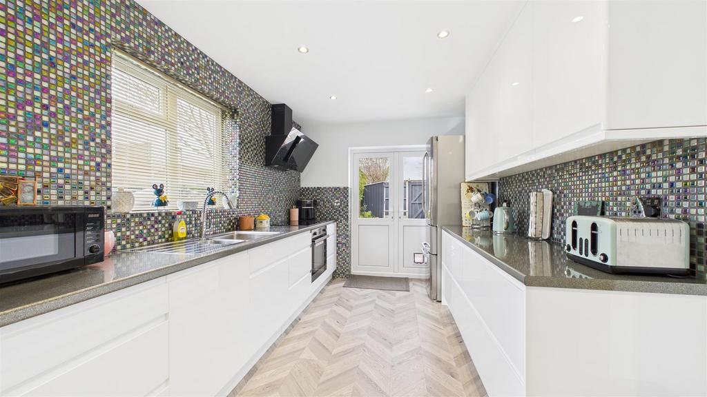 CAM05136 G0-PR0024-STILL008.jpg