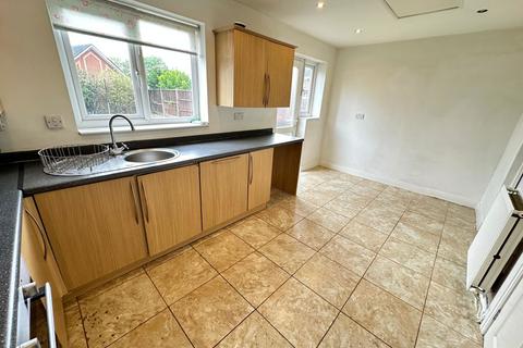 3 bedroom detached house to rent, Rowberrow Close, Preston PR2