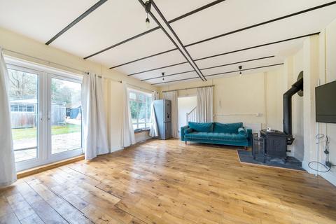 1 bedroom detached house to rent, Guildford Road, Ottershaw, Chertsey, KT16