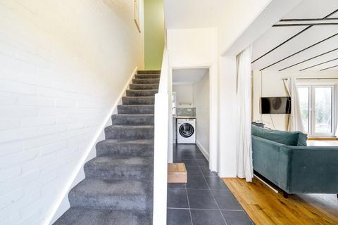1 bedroom detached house to rent, Guildford Road, Ottershaw, Chertsey, KT16