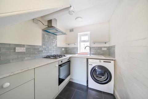 1 bedroom detached house to rent, Guildford Road, Ottershaw, Chertsey, KT16