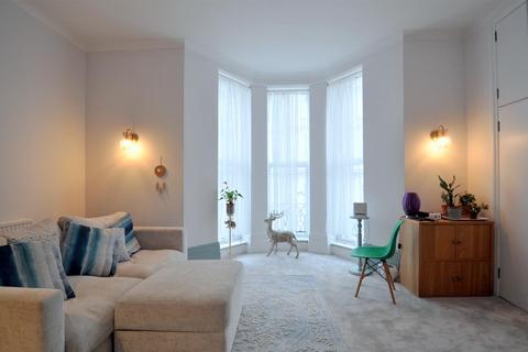 1 bedroom flat for sale, Jevington Gardens, Lower Meads, Eastbourne