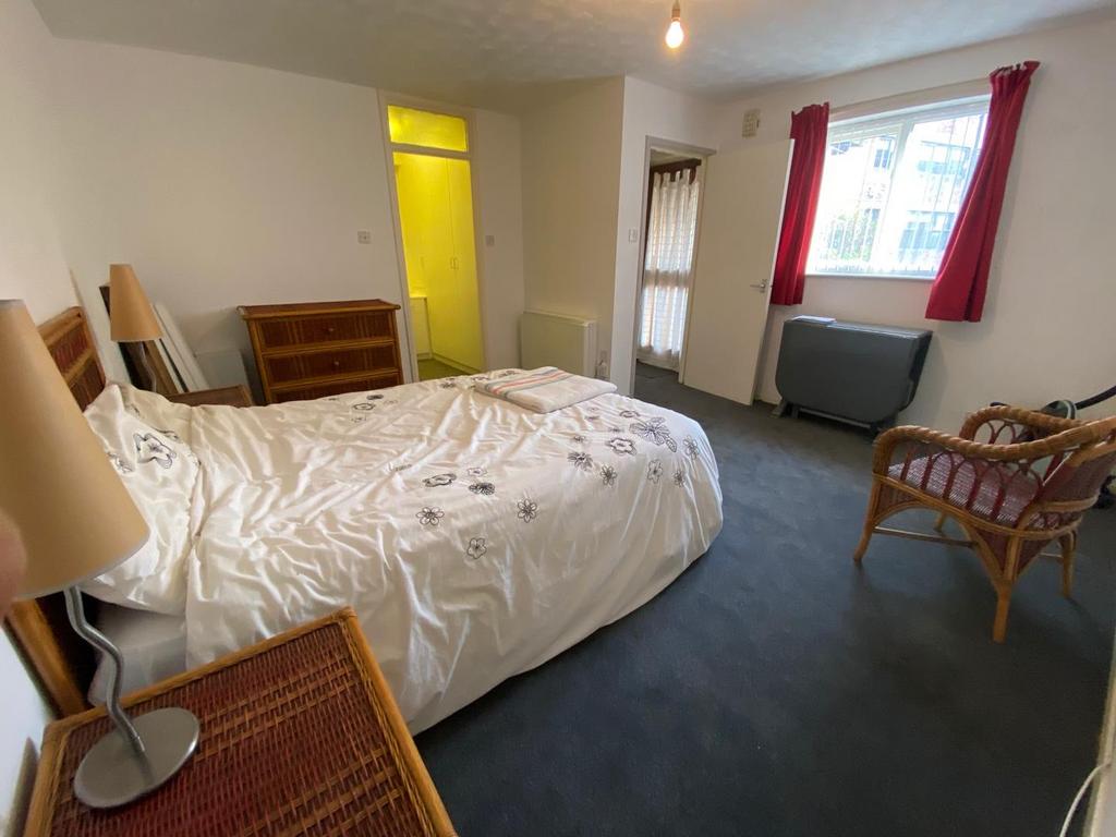 Bedroom / Living Area