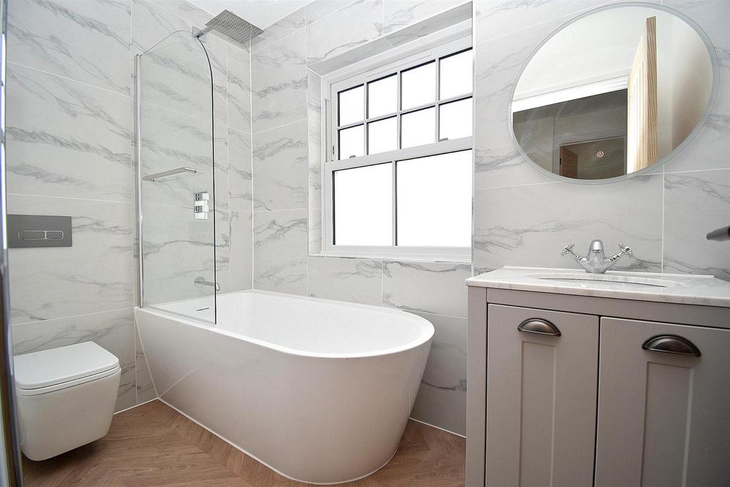 Family bathroom.jpg
