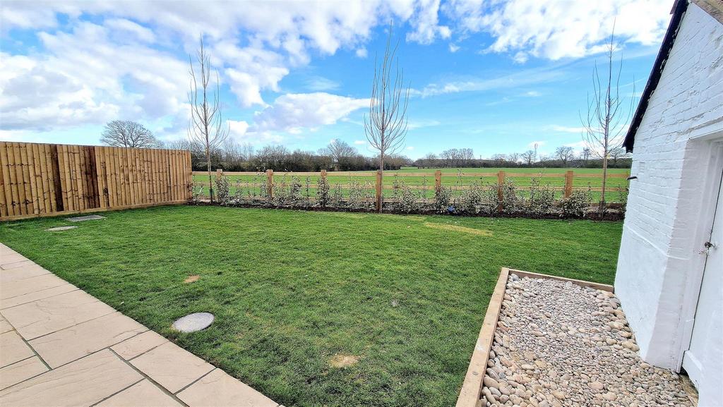 GARDEN 2.jpg