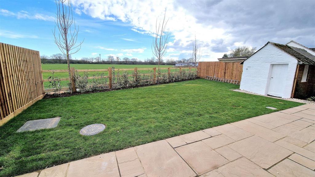 GARDEN 1.jpg