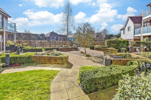 1 bedroom ground floor flat for sale, Oaktree Court, Tenterden TN30