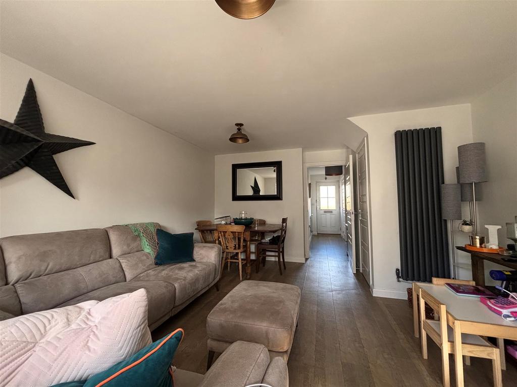 Lounge/Dining Area