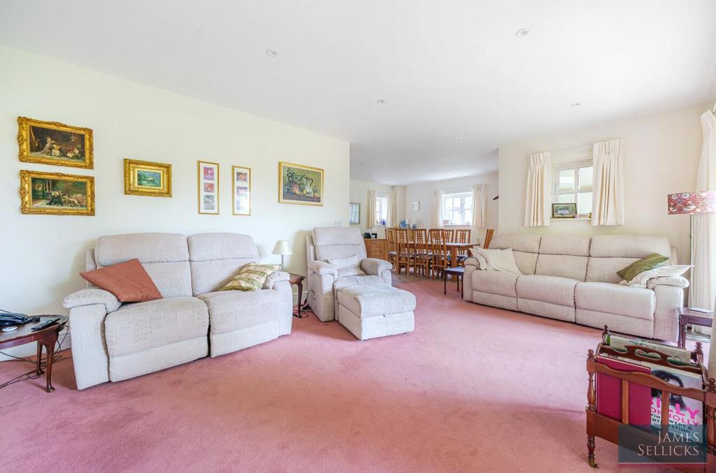 Sitting/Dining Room