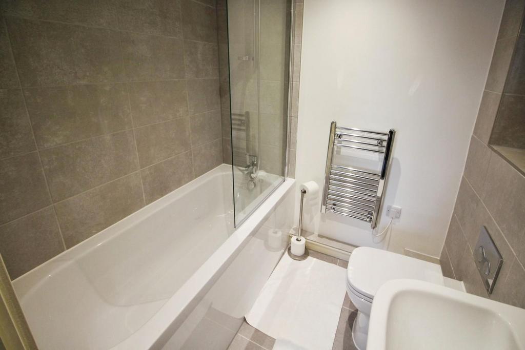 En suite 2.JPG