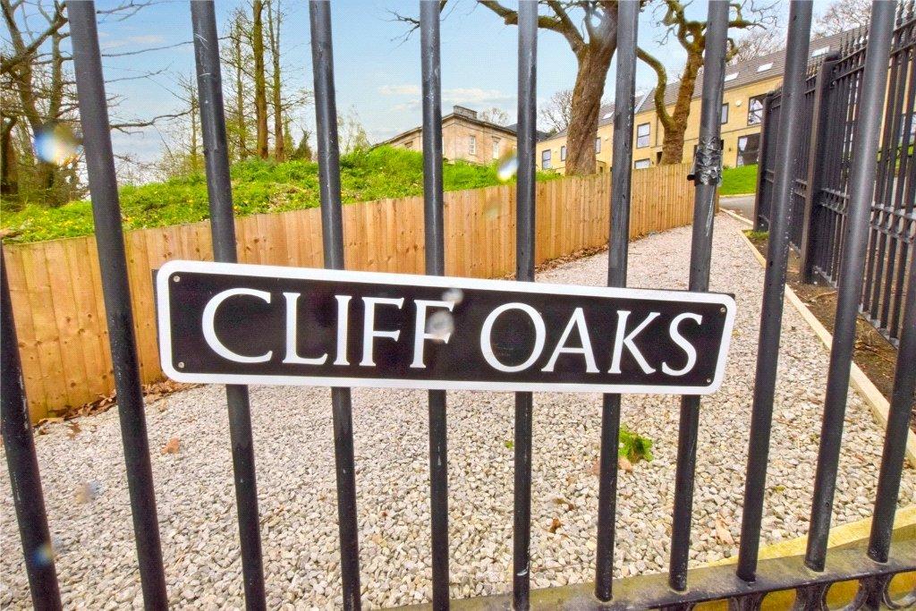 Cliff Oaks