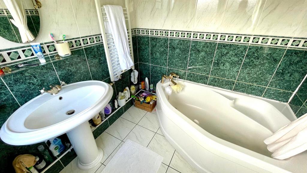 Tiled 2 piece bathroom