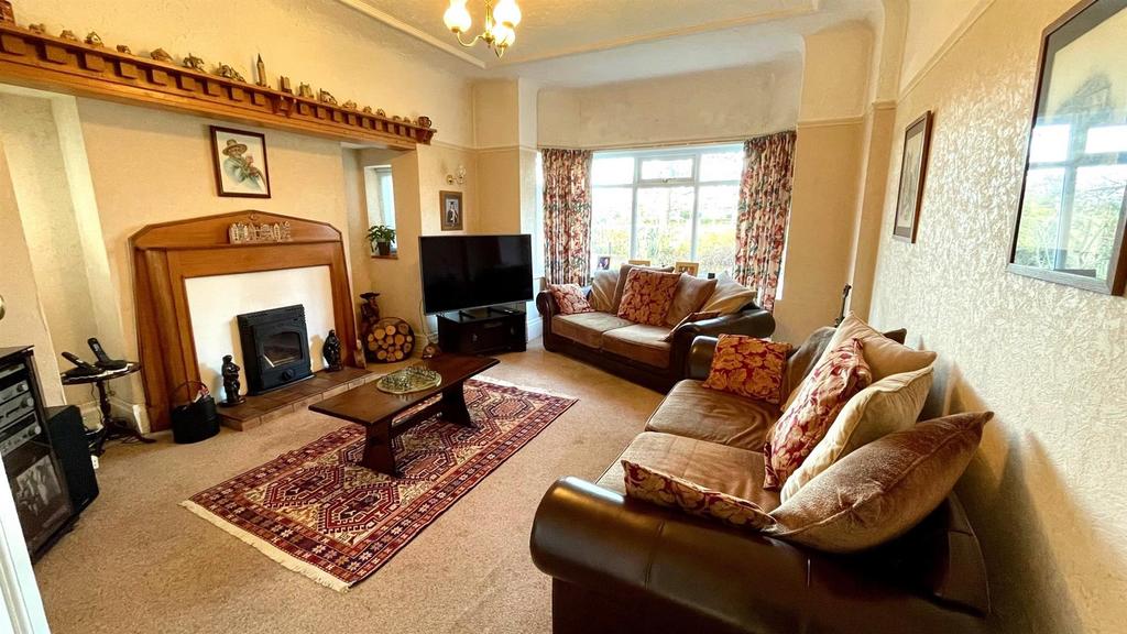 Lounge plus inglenook