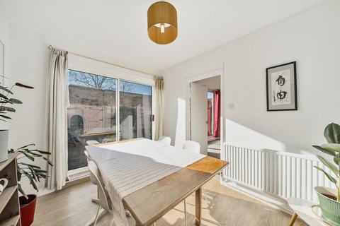 2 Bushey Down, London, SW12 9JW