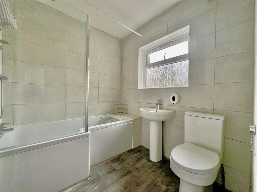 Family Bathroom/ WC