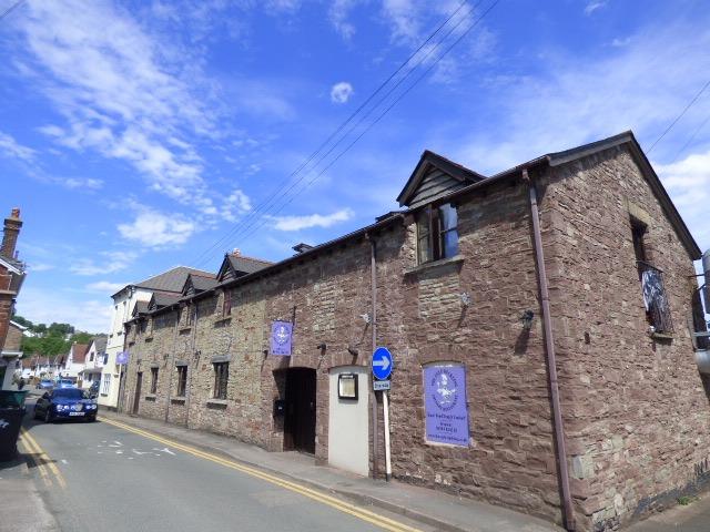 Smart one bedroom apartment in the centre of Lydn