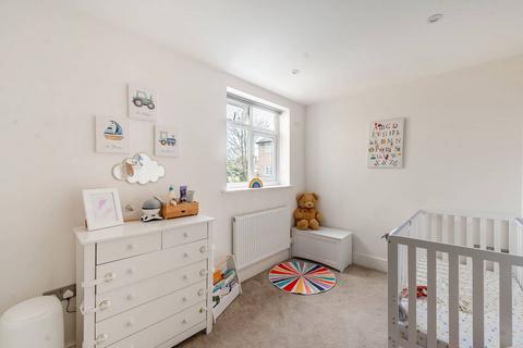 3 bedroom flat for sale, Summer Close, Colindale, LONDON, NW9