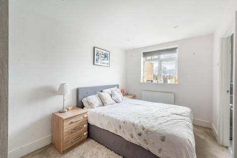 3 bedroom flat for sale, Summer Close, Colindale, LONDON, NW9