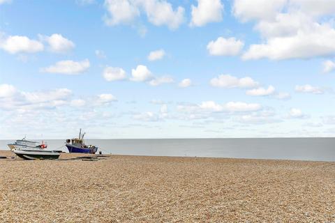 16, Drift Fishermans Beach, Hythe, CT21 6FN