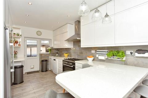10 King Arthurs Drive, Strood, Rochester, ME2 3LZ