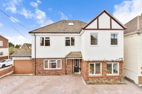10 King Arthurs Drive, Strood, Rochester, ME2 3LZ