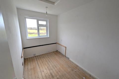 33 Lambrok Close, Trowbridge, BA14 9HH