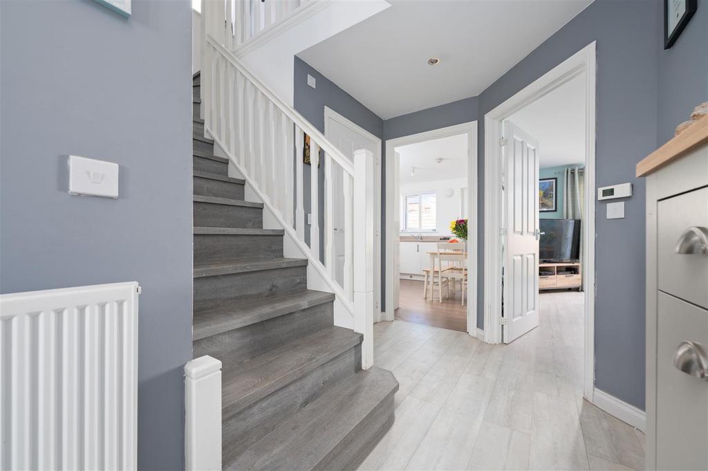 12 Russell Avenue 004.JPG