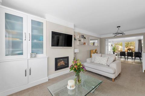 4 Fern Close, Warlingham, CR6 9SQ