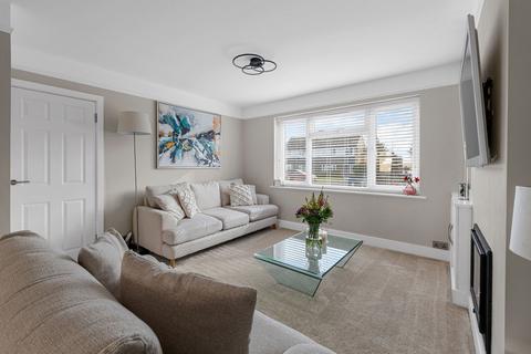 4 Fern Close, Warlingham, CR6 9SQ