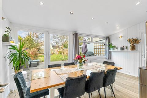 4 Fern Close, Warlingham, CR6 9SQ