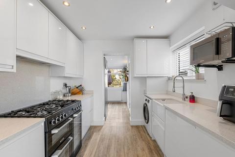 4 Fern Close, Warlingham, CR6 9SQ