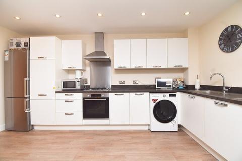2 bedroom apartment for sale, Swansmere Close, WALTON-ON-THAMES, KT12
