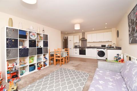 2 bedroom apartment for sale, Swansmere Close, WALTON-ON-THAMES, KT12