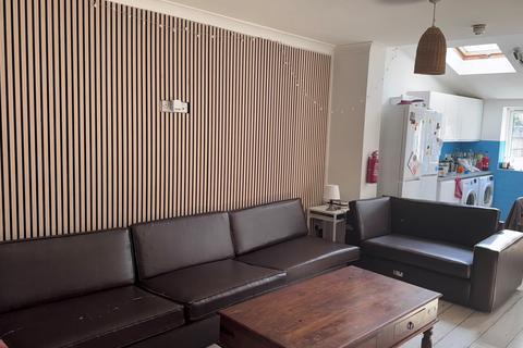 8 bedroom semi-detached house to rent, Brentbridge Road, Manchester M14
