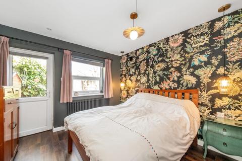 40a Ethnard Road, London, SE15 1RU