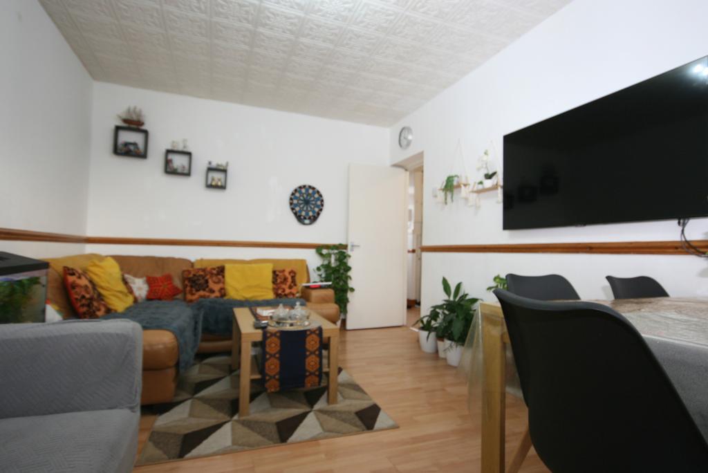 3 Bedroom Flat for Sale in Wapping E1 W