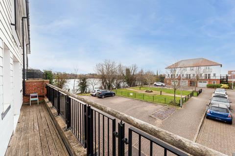 31 Lakeside Avenue, Faversham, ME13 7FE