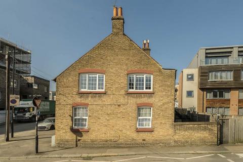 4 Pump Alley, Brentford, TW8 0AE