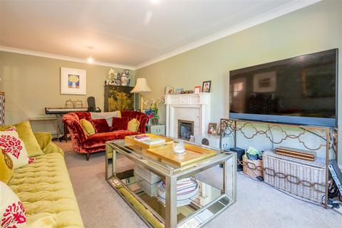 7 The Paddock, Timperley, Altrincham, WA15 7NR