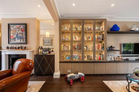 undefined, Ovington Street, Chelsea SW3.