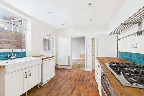 8 Cranmer Grove, Nottingham, NG3 4HE