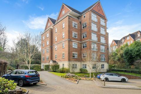 2 bedroom ground floor flat for sale, Wray Common Road, Reigate RH2