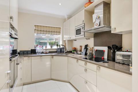 2 bedroom ground floor flat for sale, Wray Common Road, Reigate RH2