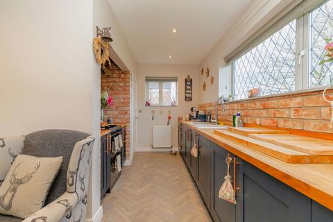 11 Aldfield Avenue, Lea, Preston, PR2 1XQ