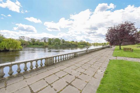 2 bedroom apartment to rent, Cross Deep, Twickenham