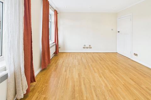 2 bedroom apartment to rent, Cross Deep, Twickenham