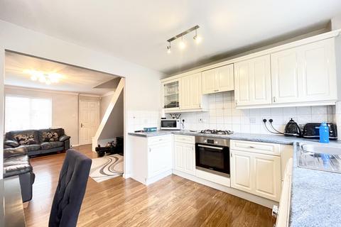 2 bedroom semi-detached house to rent, Barking IG11