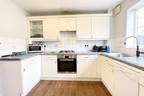 2 bedroom semi-detached house to rent, Barking IG11